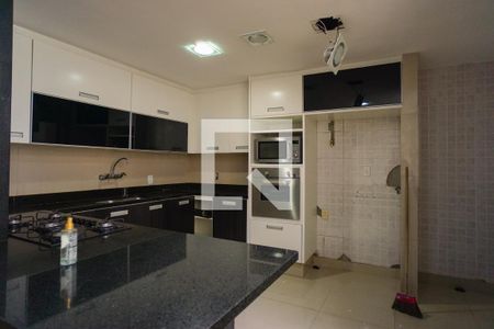 Apartamento à venda com 400m², 3 quartos e 2 vagas Apartamento à venda com 400m², 3 quartos e 2 vagasCozinha e Área de Serviço