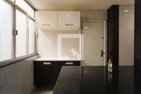 Apartamento à venda com 400m², 3 quartos e 2 vagas Apartamento à venda com 400m², 3 quartos e 2 vagasCozinha e Área de Serviço