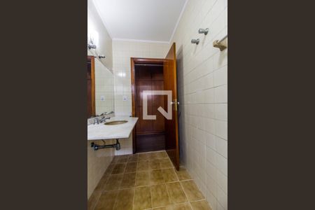 Casa de condomínio para alugar com 360m², 4 quartos e 3 vagasBanheiro