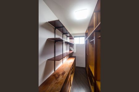 Casa de condomínio para alugar com 360m², 4 quartos e 3 vagasCloset da suíte 1