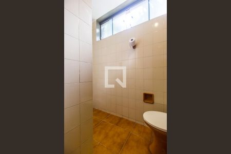 Casa de condomínio para alugar com 360m², 4 quartos e 3 vagasBanheiro de serviço