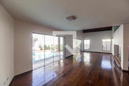 Sala de casa de condomínio para alugar com 4 quartos, 360m² em Alphaville, São Paulo