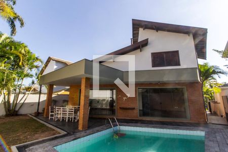 Casa de condomínio para alugar com 360m², 4 quartos e 3 vagasQuintal