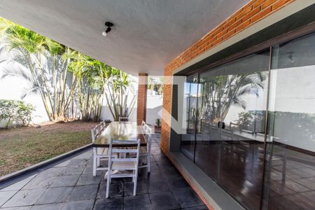 Casa de condomínio para alugar com 360m², 4 quartos e 3 vagasQuintal