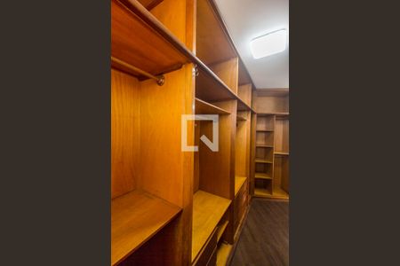 Casa de condomínio para alugar com 360m², 4 quartos e 3 vagasCloset da suíte 1