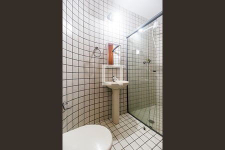 Casa de condomínio para alugar com 360m², 4 quartos e 3 vagasBanheiro de serviço