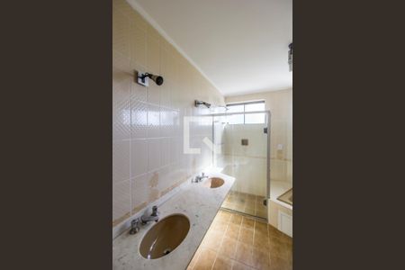 Casa de condomínio para alugar com 360m², 4 quartos e 3 vagasBanheiro da Suíte master