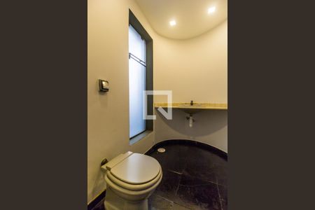 Casa de condomínio para alugar com 360m², 4 quartos e 3 vagasLavabo