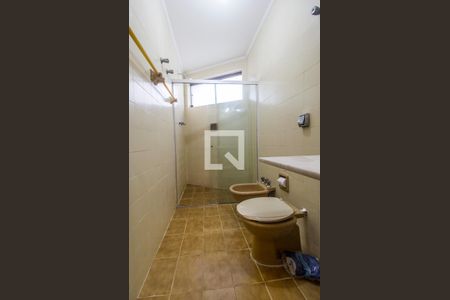 Casa de condomínio para alugar com 360m², 4 quartos e 3 vagasBanheiro da Suíte 3