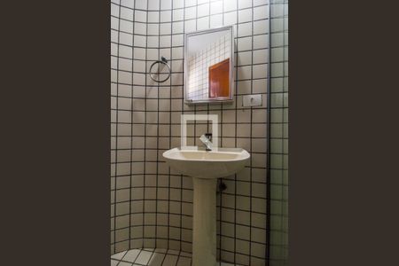 Casa de condomínio para alugar com 360m², 4 quartos e 3 vagasBanheiro da Suíte 2