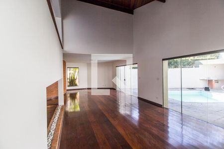 Sala de casa de condomínio para alugar com 4 quartos, 360m² em Alphaville, São Paulo