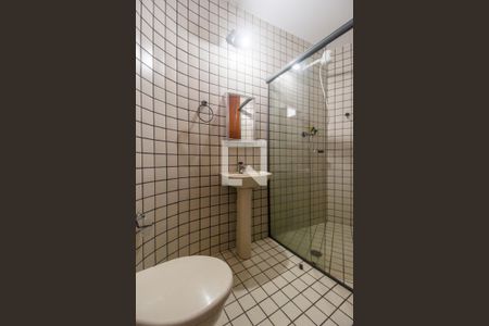 Casa de condomínio para alugar com 360m², 4 quartos e 3 vagasBanheiro da Suíte 2