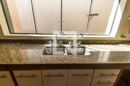 Casa de condomínio para alugar com 360m², 4 quartos e 3 vagasDetalhe da cozinha