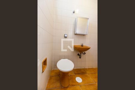 Casa de condomínio para alugar com 360m², 4 quartos e 3 vagasBanheiro de serviço