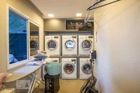 Studio para alugar com 30m², 1 quarto e 1 vaga Studio para alugar com 30m², 1 quarto e 1 vagaLavanderia