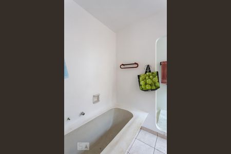 Casa à venda com 561m², 5 quartos e 5 vagasBanheiro da Suite