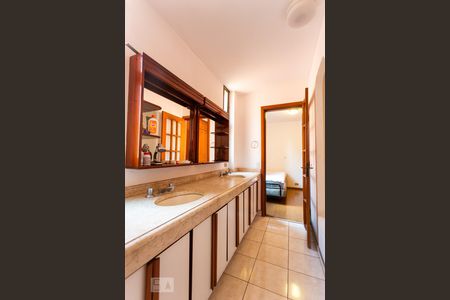 Casa à venda com 561m², 5 quartos e 5 vagasBanheiro