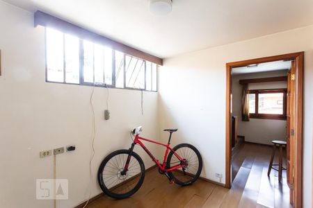 Casa à venda com 561m², 5 quartos e 5 vagasQuarto 3