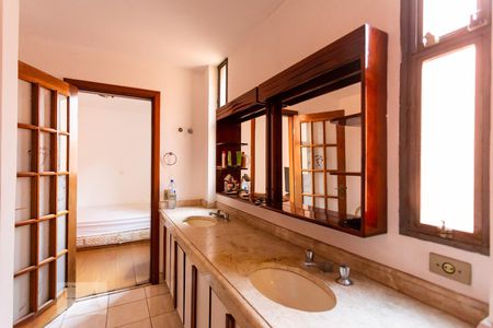 Casa à venda com 561m², 5 quartos e 5 vagasBanheiro