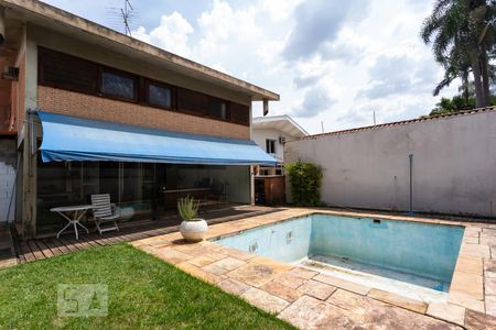 Casa à venda com 561m², 5 quartos e 5 vagasQuintal