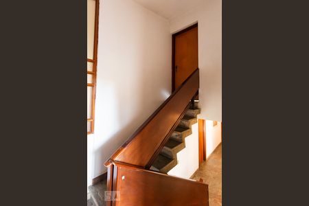 Casa à venda com 561m², 5 quartos e 5 vagasEscada