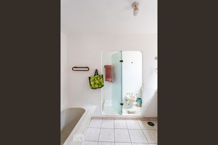 Casa à venda com 561m², 5 quartos e 5 vagasBanheiro da Suite