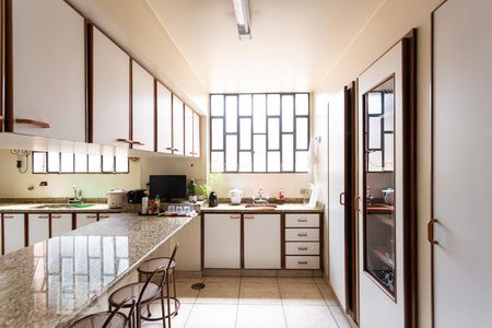 Casa à venda com 561m², 5 quartos e 5 vagasCozinha