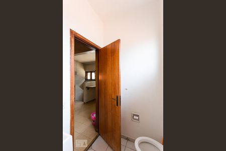 Casa à venda com 561m², 5 quartos e 5 vagasBanheiro de Serviço