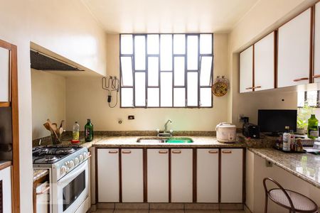 Casa à venda com 561m², 5 quartos e 5 vagasCozinha