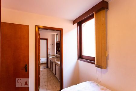 Casa à venda com 561m², 5 quartos e 5 vagasQuarto