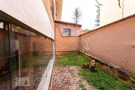 Casa à venda com 561m², 5 quartos e 5 vagasQuintal