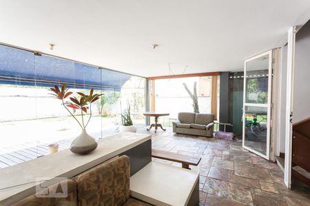 Casa à venda com 561m², 5 quartos e 5 vagasSala 2