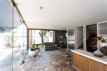 Casa à venda com 561m², 5 quartos e 5 vagasSala 2