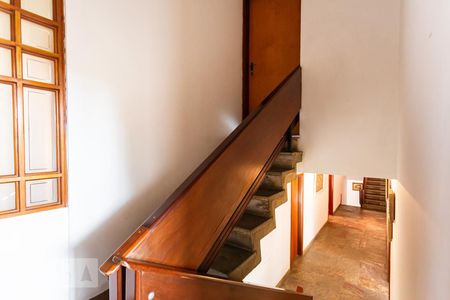 Casa à venda com 561m², 5 quartos e 5 vagasEscada