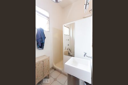 Casa à venda com 561m², 5 quartos e 5 vagasBanheiro de Serviço