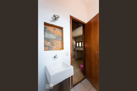 Casa à venda com 561m², 5 quartos e 5 vagasBanheiro de Serviço