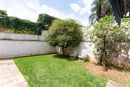 Casa à venda com 561m², 5 quartos e 5 vagasQuintal