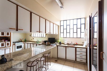 Casa à venda com 561m², 5 quartos e 5 vagasCozinha