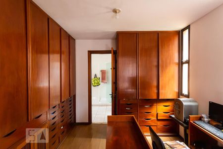 Casa à venda com 561m², 5 quartos e 5 vagasSuite