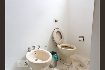 Casa à venda com 561m², 5 quartos e 5 vagasBanheiro da Suite