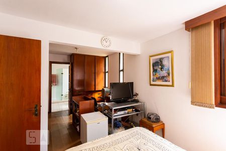 Casa à venda com 561m², 5 quartos e 5 vagasSuite