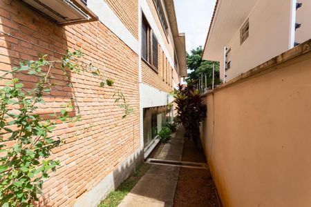 Casa à venda com 561m², 5 quartos e 5 vagasCorredor