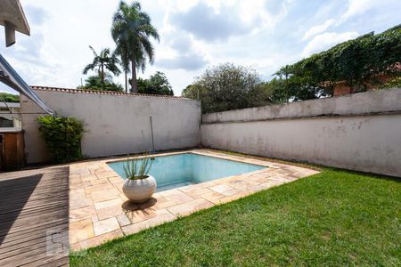 Casa à venda com 561m², 5 quartos e 5 vagasQuintal