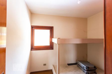 Casa à venda com 561m², 5 quartos e 5 vagasQuarto de Serviço