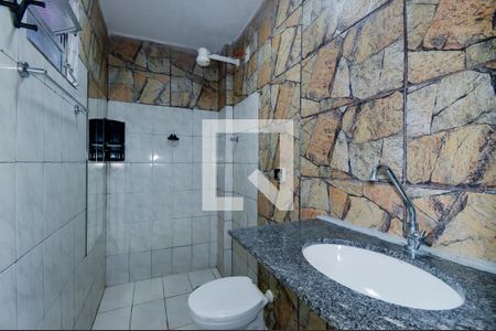 Banheiro de casa para alugar com 1 quarto, 55m² em Jardim Palmira, Guarulhos