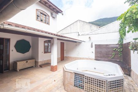 Casa à venda com 300m², 6 quartos e 3 vagasPiscina