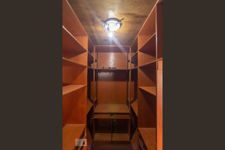 Casa à venda com 300m², 6 quartos e 3 vagasSuíte 1 - Closet