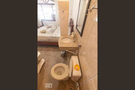 Casa à venda com 300m², 6 quartos e 3 vagasBanheiro da Suíte 4