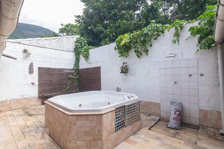 Casa à venda com 300m², 6 quartos e 3 vagasPiscina