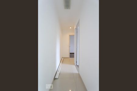 Corredor de apartamento à venda com 2 quartos, 49m² em Vila Suzana, São Paulo
